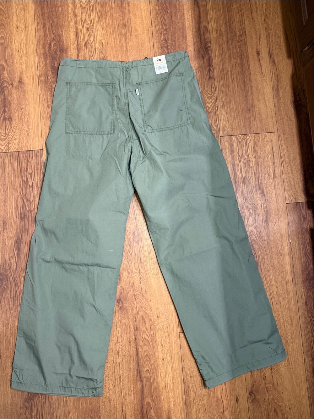 Levi's Women's Wide Leg Utility Pants in Olive - Picture 2 of 3